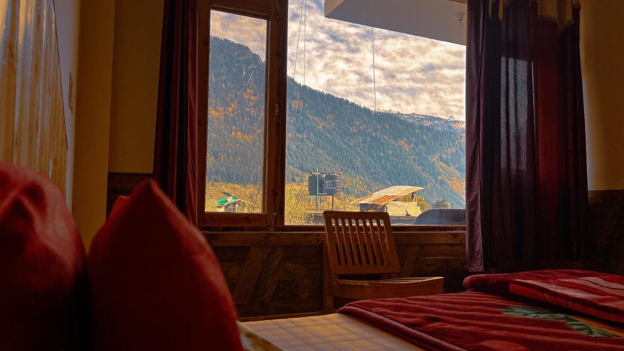 Deluxe Double or Twin Room with Mountain View